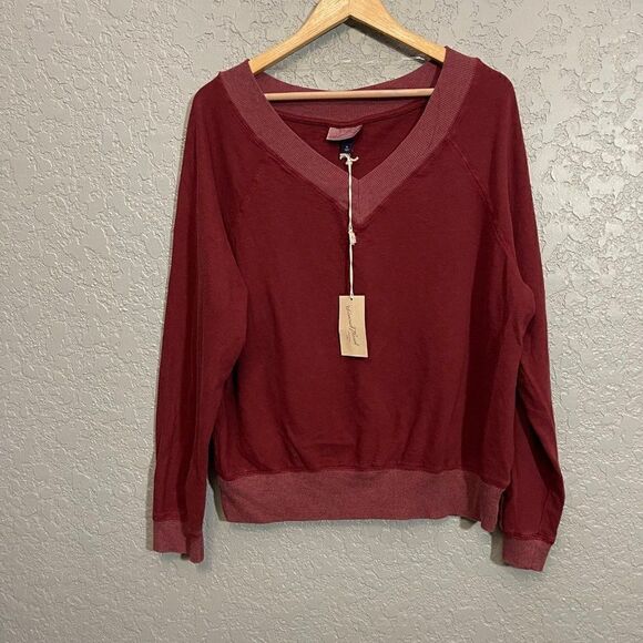 Universal Thread Lightweight LongSleeve Top - Picture 2 of 7